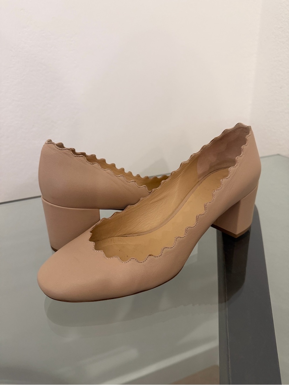 Chloé Lauren Scalloped Leather Block Heel Pumps Nude Beige 35.5